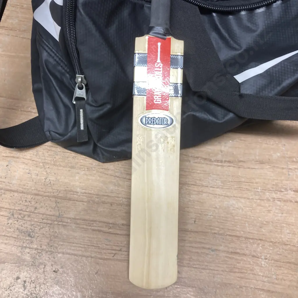 Pair of Nike Bags, Gray-Nicholls Mini Bat, Golf On The Go Novelty Image 1++